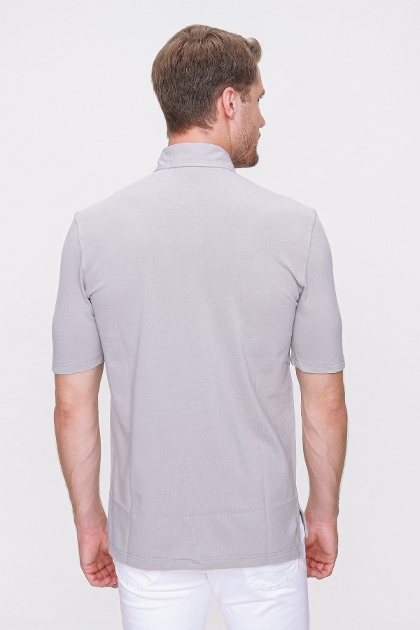Polo Yaka Üç Düğme Pike Kumaş T-Shirt